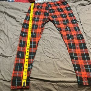 🎉SALE🎉$5 or 3 for $10❤️Supercute❤️ Women’s plaid leggings 🖤❤️